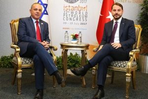 Bakan Albayrak, İsrailli mevkidaşı ile g&ouml;r&uuml;şt&uuml;