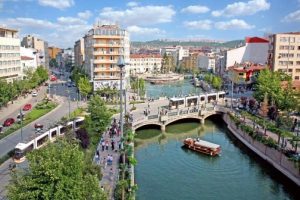 B&uuml;y&uuml;kerşen: &Ouml;ğrencileri, &ouml;ğrenci başkenti Eskişehir'e bekliyoruz