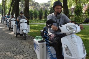 Bursa'da bir ilk! Sinekle m&uuml;cadelede elektrikli bisiklet d&ouml;nemi