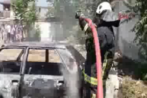 Bursa İznik'te terk edilen otomobil b&ouml;yle alev aldı!