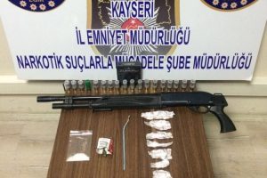 Uyuşturucu operasyonu: 4 g&ouml;zaltı