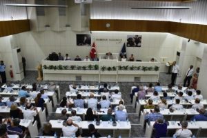 İzmir'de 15 Temmuz etkinliklerine katılacaklara ulaşım &uuml;cretsiz