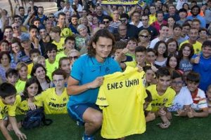 Enes &Uuml;nal, Villarrealli taraftarlarla buluştu