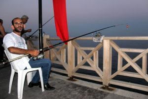 G&ouml;rme engelliler balık tutmak i&ccedil;in yarıştı