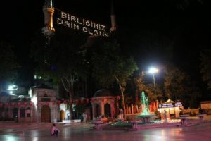 Tarihi camilerde mahyalı mesaj