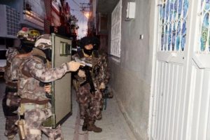 Adana'da DEAŞ operasyonu: 5 g&ouml;zaltı