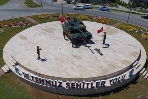 15 Temmuz fotoğrafı anıta d&ouml;n&uuml;şt&uuml;r&uuml;ld&uuml;