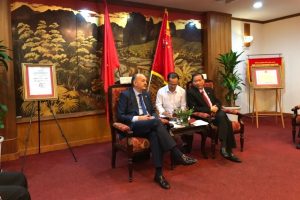 Bakan M&uuml;ezzinoğlu Vietnam'da
