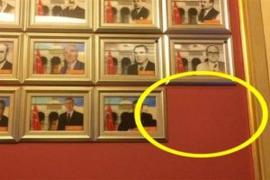 İstanbul'daki panoda dikkat &ccedil;eken g&ouml;r&uuml;nt&uuml;! Eski vali Mutlu...
