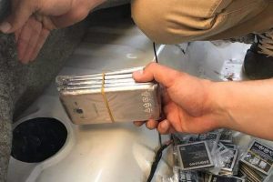 Yakıt deposunda ka&ccedil;ak telefon ele ge&ccedil;irildi