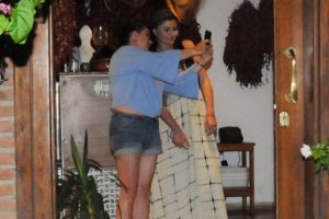 Deniz &Ccedil;akır'ın Adriana Lima kalkanı!