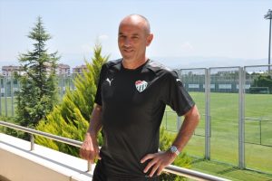 Bursaspor Teknik Direkt&ouml;r&uuml; Le Guen: "Ofansif ve istekli bir Bursaspor olacak"