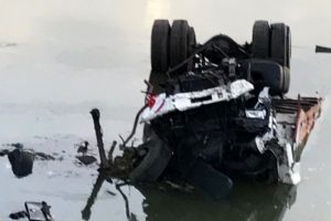 Bursa'da tuğla kamyonu g&ouml;le u&ccedil;tu: 1 &ouml;l&uuml;
