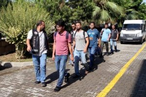 Ka&ccedil;arken yakalanan FET&Ouml;'c&uuml;ler adliyede