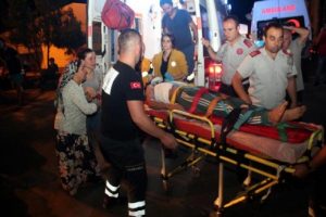 Evinin penceresinden atlayan gen&ccedil; yaralı kurtuldu