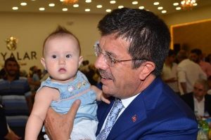 Bakan Zeybekci şehit ve gazi yakınlarıyla yemekte buluştu