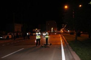 Otomobilin &ccedil;arptığı bisiklet s&uuml;r&uuml;c&uuml;s&uuml; &ouml;ld&uuml;