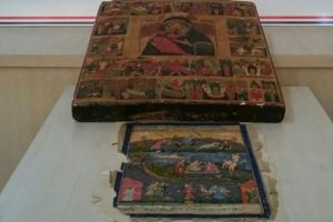 Savaşta yağmaladığı tabloları satmaya &ccedil;alışan Suriyeli eski asker yakalandı