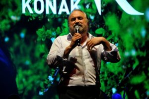 Erkeklere verdiği t&uuml;yo kadınların &ccedil;ığlıklarına neden oldu
