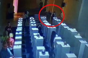 Selfie &ccedil;ekmek isterken 200.000 doları yerle bir etti