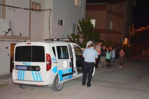 3 yaşındaki &ccedil;ocuk, 3'&uuml;nc&uuml; kattan aşağı d&uuml;şt&uuml;
