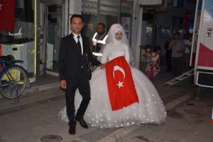 D&uuml;ğ&uuml;nden &ouml;nce demokrasi meydanına geldiler