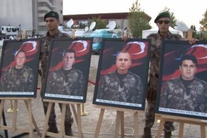 &Ouml;zel Harekat şehitleri i&ccedil;in anma t&ouml;reni