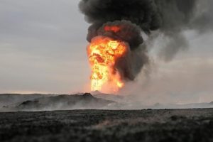 Petrol kuyusuna saldırı: Onlarca ölü var