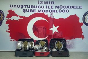 İzmir'de uyuşturucu operasyonu: 4 tutuklu