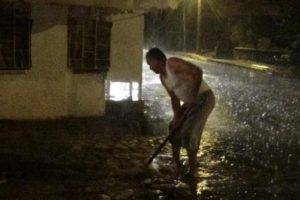 Çanakkale'de sağanak yağmur hayatı felç etti