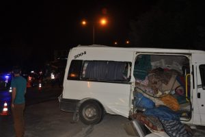 Gece saatlerinde zincirleme kaza: 6'sı çocuk 19 yaralı