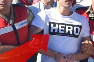 'Hero' yazılı tişört emniyeti alarma geçirdi