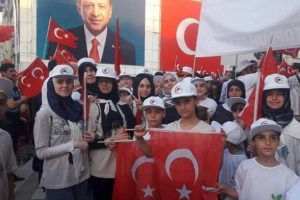 Bursa'daki Suriyeli muhacirler 15 Temmuz için yürüdü