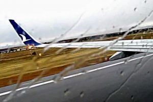 İstanbul'daki şiddetli yağış nedeniyle uçak Bursa'ya indi