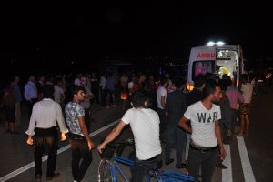 Bursa'da elektrikli bisiklete kamyonet çarptı: 3 yaralı