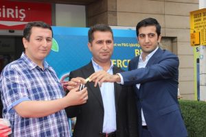Bursa'da şanslı müşteri lüks otomobil kazandı