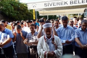 Şehit &ouml;ğretmen i&ccedil;in gıyabi cenaze namazı kılındı