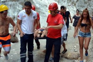 Parmak arası terlik canından ediyordu