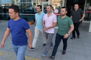 Eski emniyet m&uuml;d&uuml;r&uuml; tutuklandı