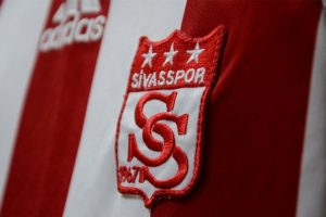 Sivasspor, Cem &Ouml;zdemir ile 3 yıllık s&ouml;zleşme imzaladı