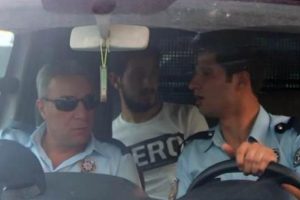 Hero tiş&ouml;rt&uuml; giyen 2 &uuml;niversiteli serbest bırakıldı