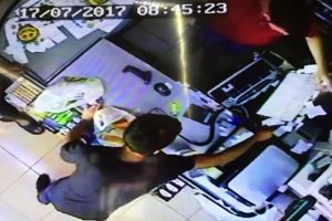 Bin lira &ccedil;alıp veresiye alışveriş yapmaya &ccedil;alıştılar