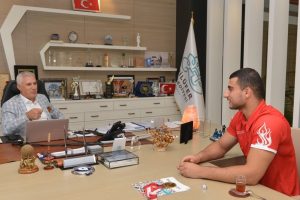 Şampiyon sporcu Nil&uuml;fer'in gururu oldu