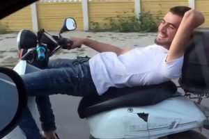 Motosikleti b&ouml;yle kullandı