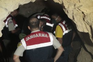 Altınları i&ccedil;in &ouml;ld&uuml;r&uuml;p define kuyusuna g&ouml;mm&uuml;şler