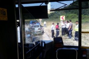 İETT otob&uuml;s&uuml; ile kamyon &ccedil;arpıştı: 12 yaralı