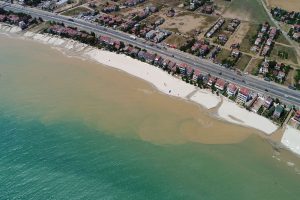 Silivri'de deniz &ccedil;amura bulandı