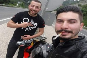 Bu fotoğraftan 10 dakika sonra &ouml;ld&uuml;ler