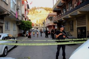 Pompalı t&uuml;fekle &ouml;l&uuml;m sa&ccedil;tı: 2 &ouml;l&uuml;, 1 yaralı