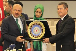 Bakan Işık, g&ouml;revini Nurettin Canikli'ye teslim etti